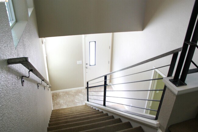 Building Photo - 859 Graphite Ln