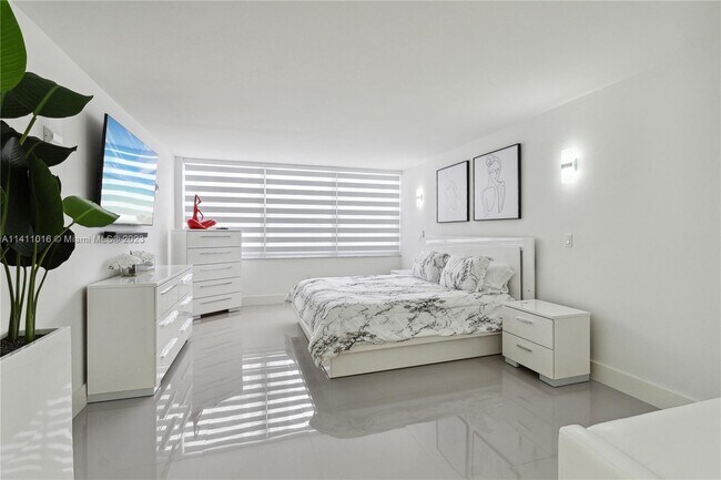 Building Photo - 2751 S Ocean Dr