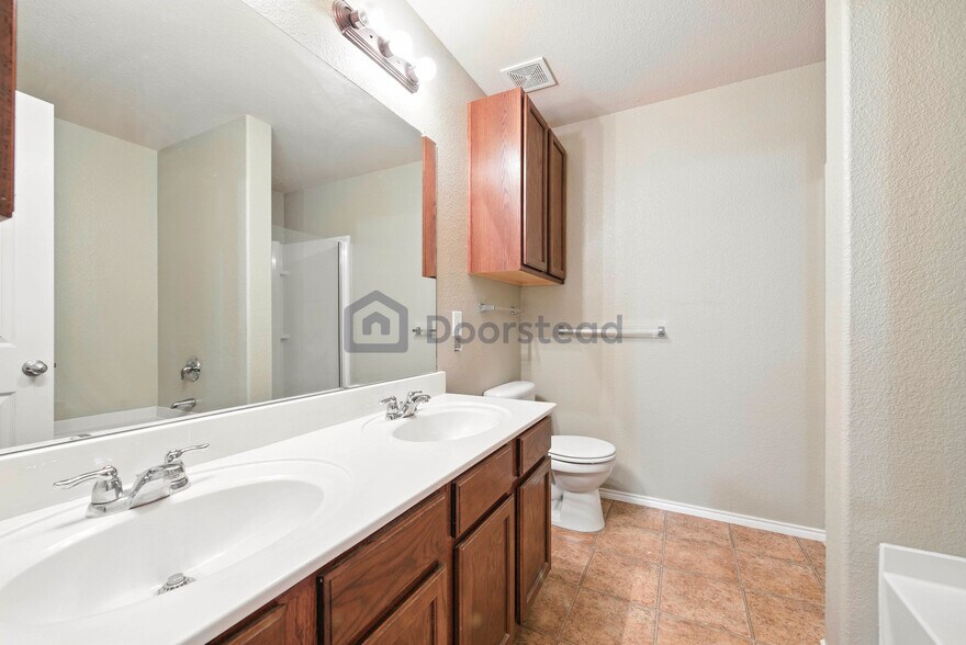 Building Photo - 12744 Northern Pine Dr