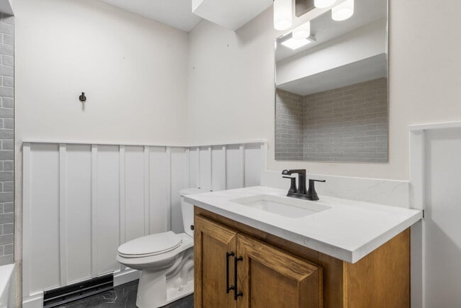 Building Photo - 4267 S Ridgecrest Dr