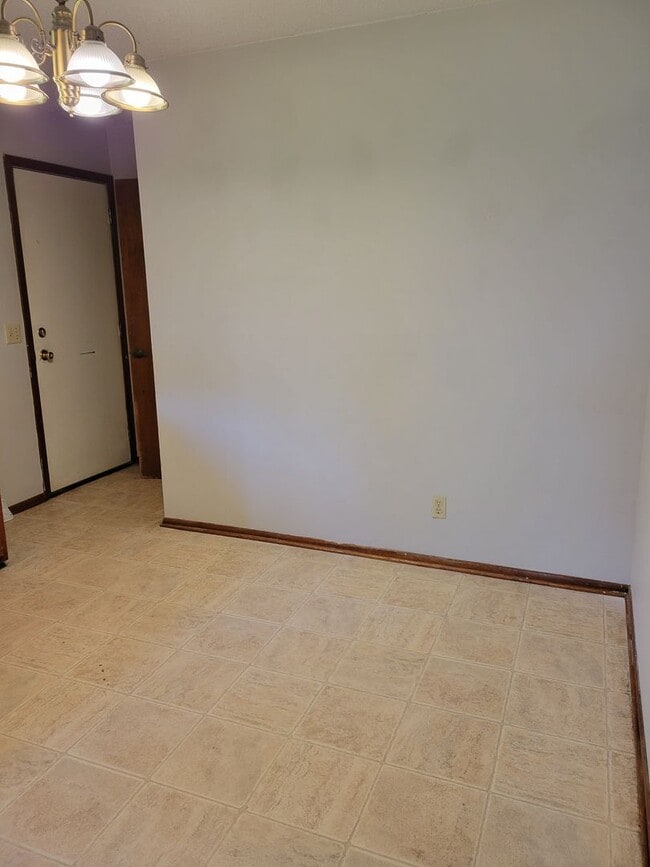 Building Photo - 2 Bedroom Duplex