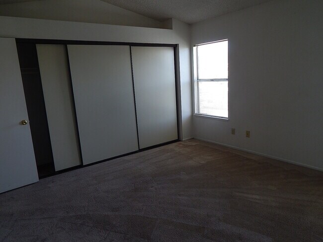 Building Photo - 20410 Mesa Oak Dr