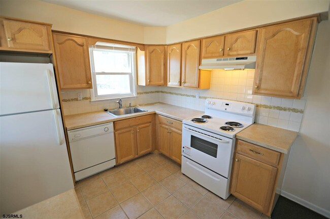 Building Photo - 12 Crestmont Dr