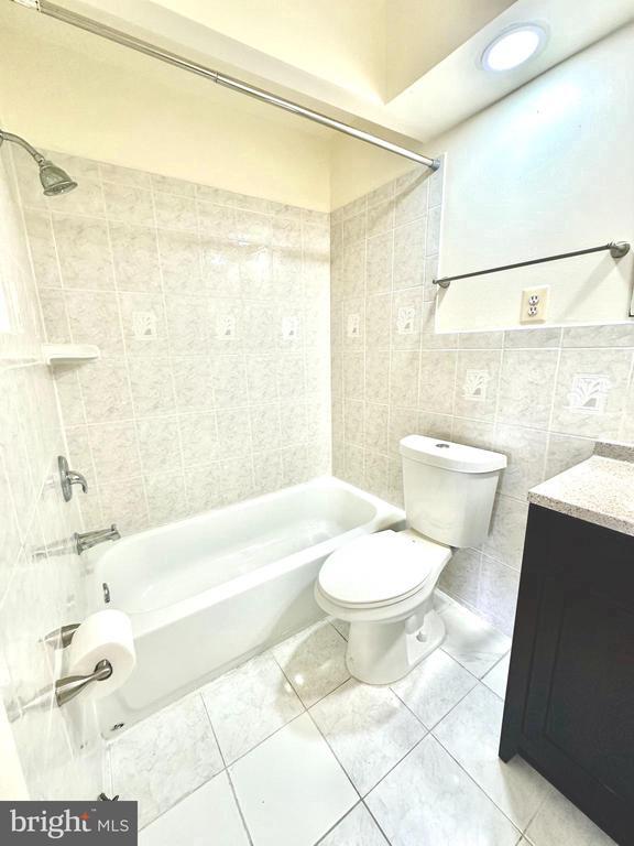 Building Photo - 806 18th St S