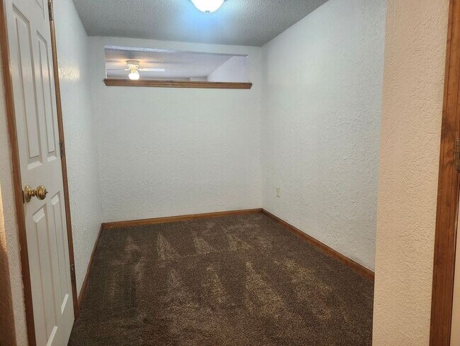 Building Photo - 1405 Neil Ln