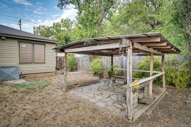 Building Photo - Urban Farmhouse - 2BD/2BA - Work Shop - Hu...