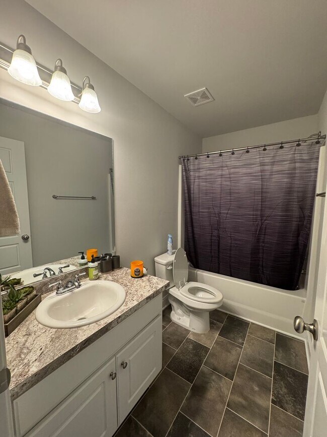 Building Photo - Beautiful Commerce City on in Swim/Playgro...