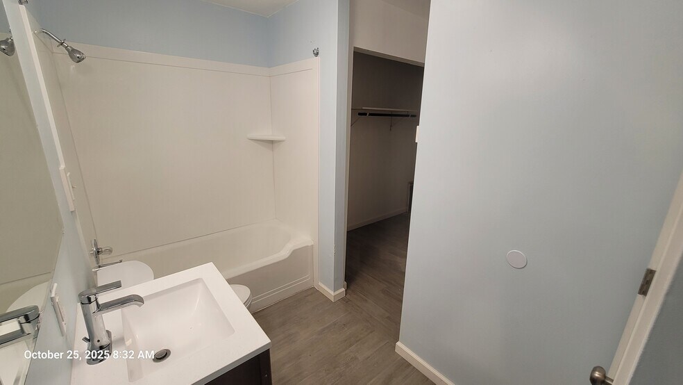 Building Photo - 1038 9th St