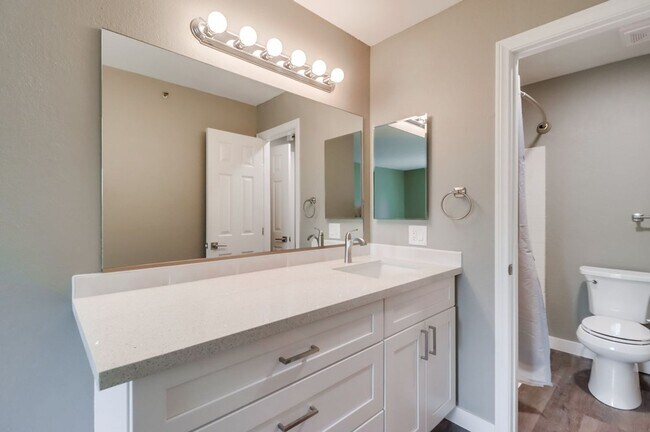 Building Photo - Beautifully renovated and located in the h...