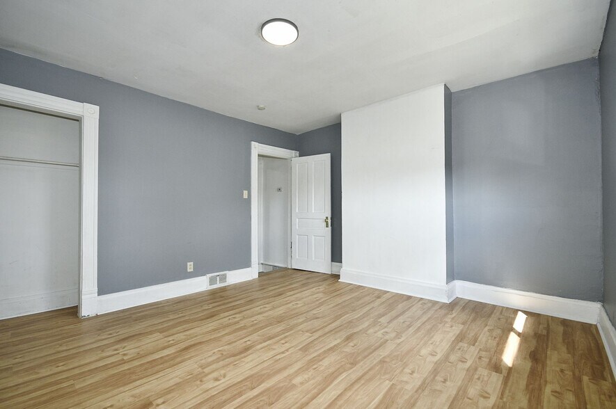 Building Photo - 1912 Pallas St