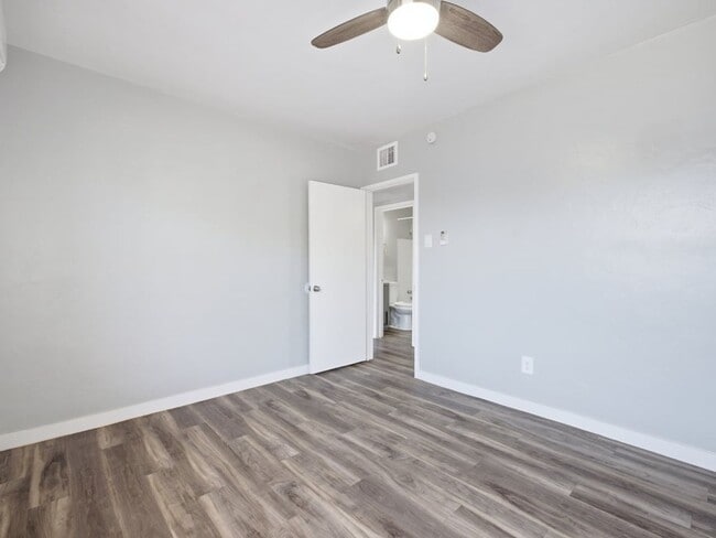Building Photo - 2 Bedroom 1 Bathroom