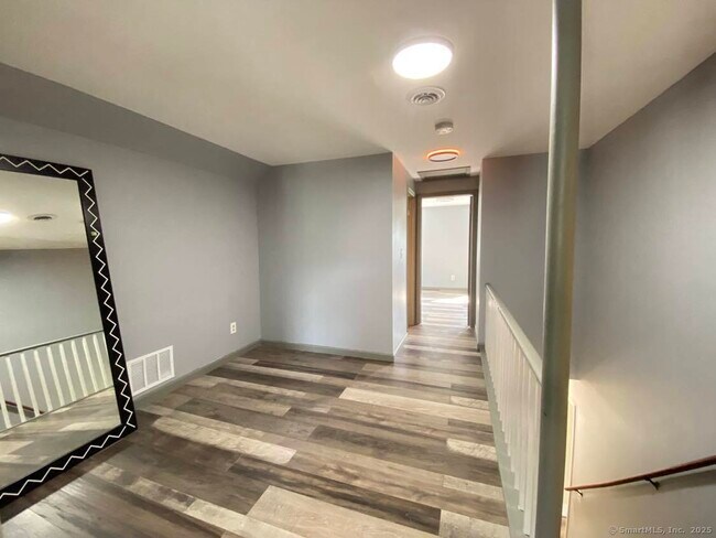 Building Photo - 28 Grove Pl