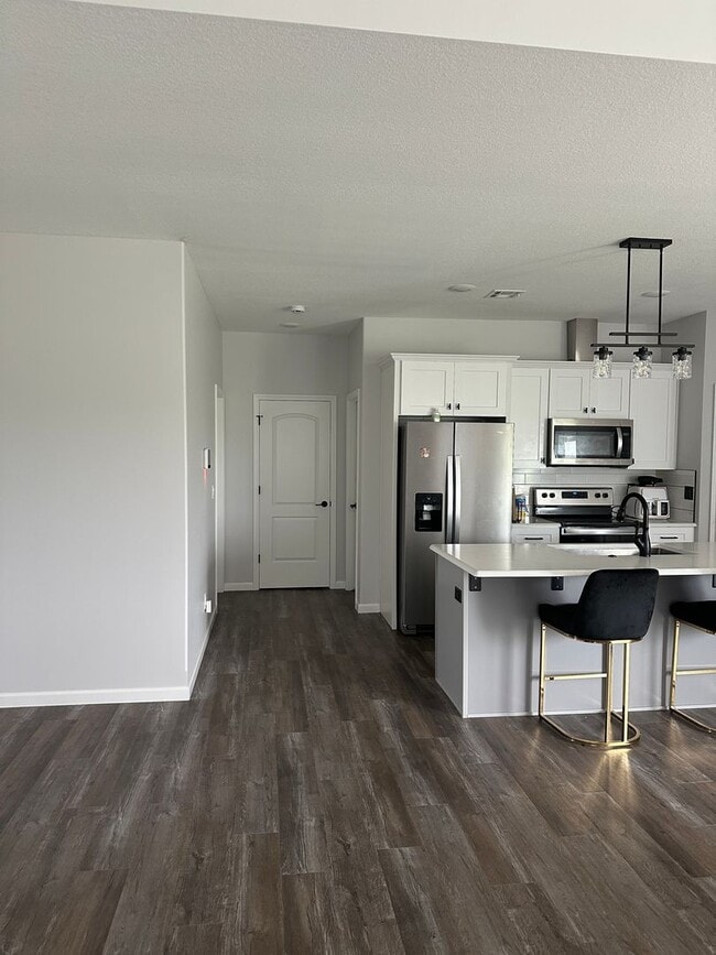 Building Photo - Gorgeous New Build!