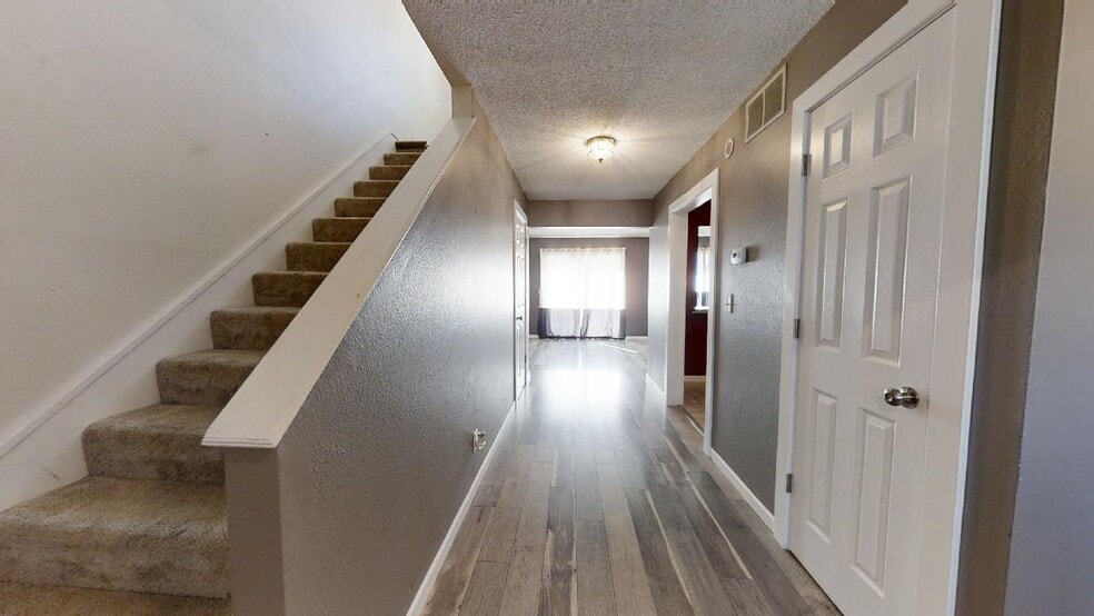 Building Photo - 804B S Okaw