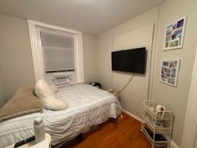 Building Photo - Renovated North End 3 Bed on Fleet St for Sept 1st, 2026.  Students Welcome!!!