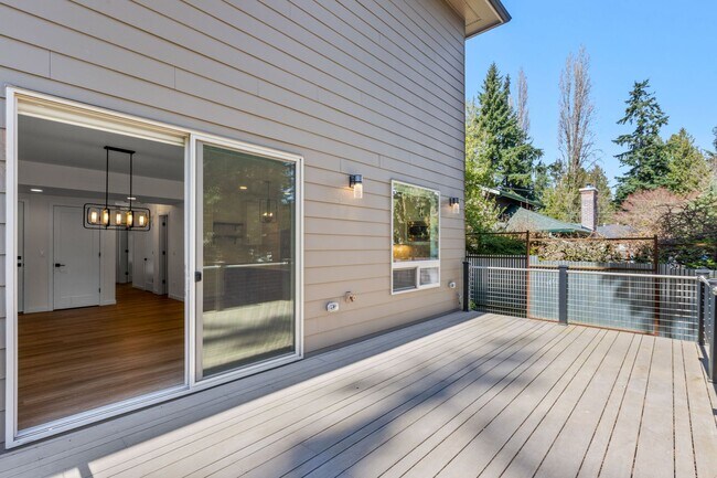 Building Photo - 4bd/2.75ba Seattle Home