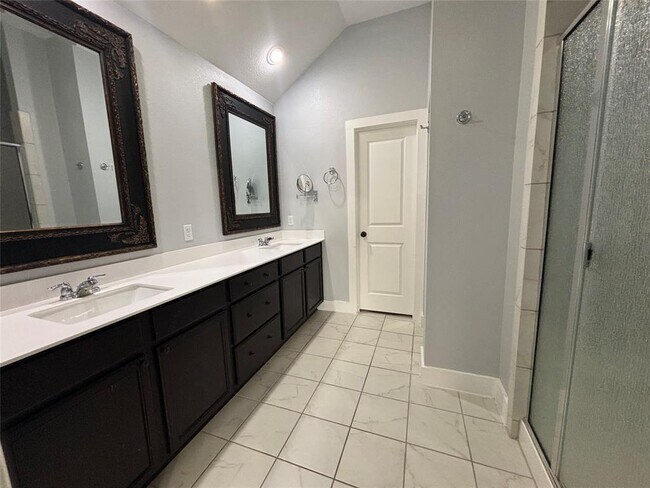 Building Photo - 116 Lasino Dr