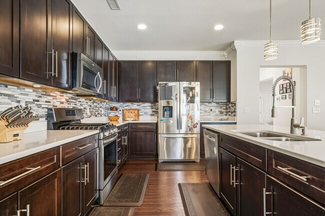 Building Photo - Stylish, Energy-Efficient 3 Bed/2.5 Bath H...