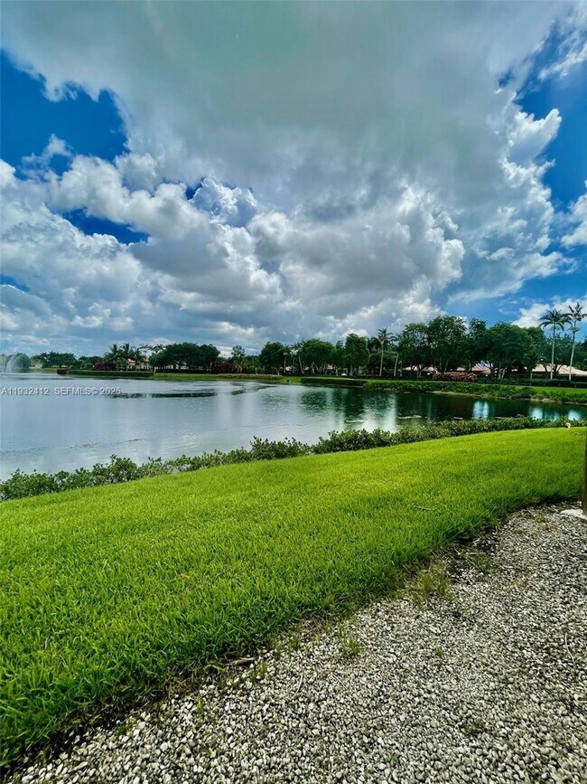 Building Photo - 3415 NE 9th Dr