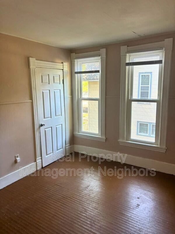 Building Photo - 1717 Plainfield Ave NE