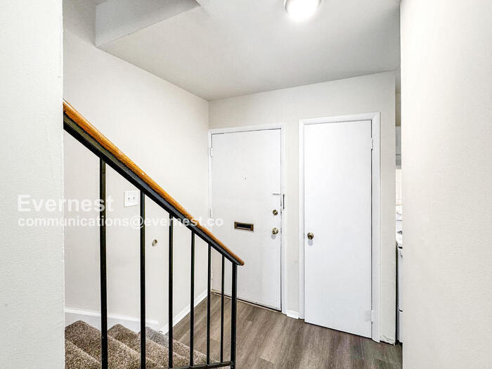 Building Photo - 107 Newcastle Dr