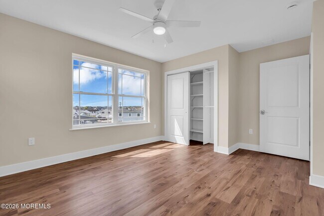 Building Photo - 58 Cove Rd