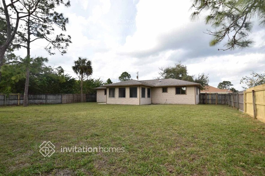 Building Photo - 490 Albenga Rd NW