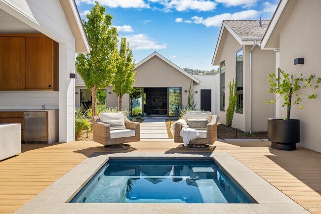 Building Photo - 987 Mark West Springs Rd