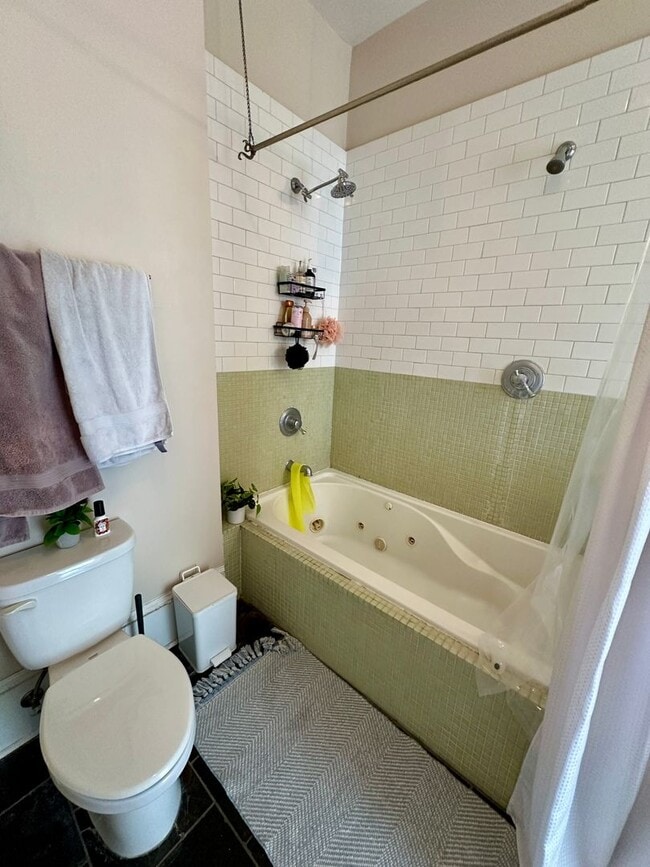 Building Photo - 3 BED | 2.5 BATH | WRAP AROUND PORCHES | MIDTOWN