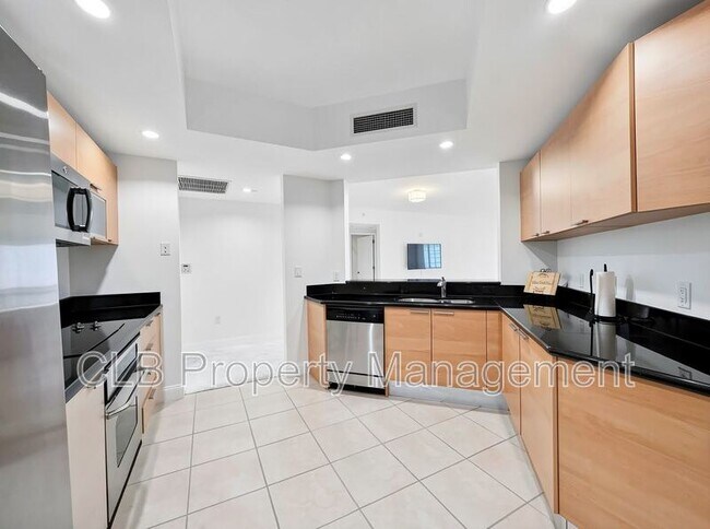 Building Photo - 231 Riverside Dr