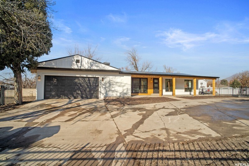 Building Photo - 5590 S Edgewood Cir