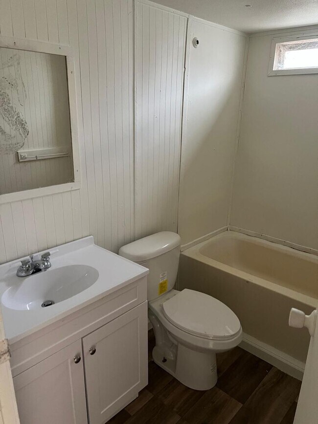 Building Photo - Renovated 2-Bed, 1-Bath Mobile Home