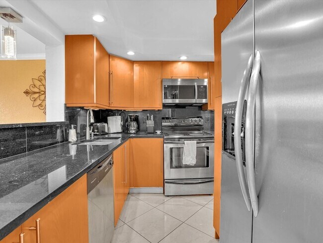 Building Photo - 401 Golden Isles Dr