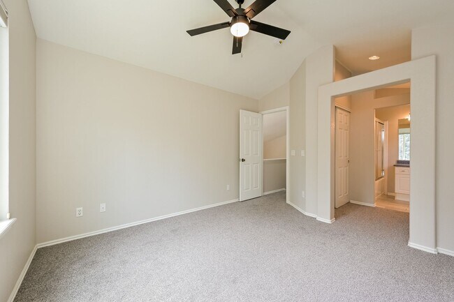 Building Photo - Highlands Ranch Newly Renovated 3 bed 2.5 ...