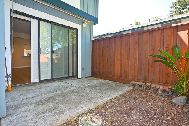 Building Photo - $3190 -- Beautifully Remodeled Townhome in...