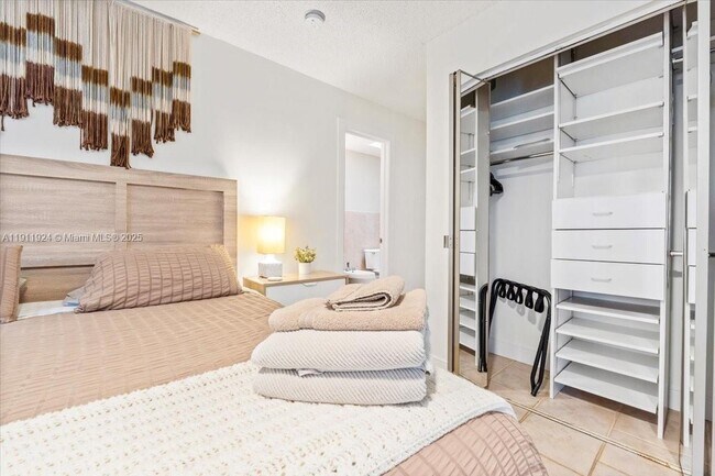 Building Photo - 2650 Scott St