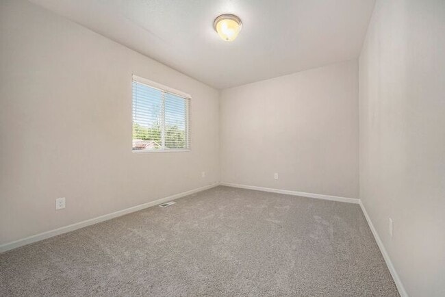Building Photo - 4340 Briarhill Dr