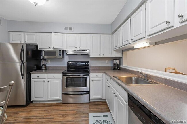 Building Photo - 2620 Greenstone Blvd