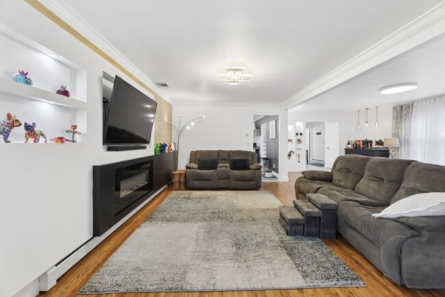 Building Photo - 52 Hillside Ave