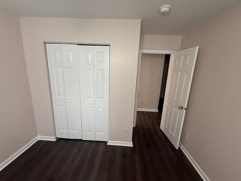 Building Photo - Room in Townhome on McGoogan Ln