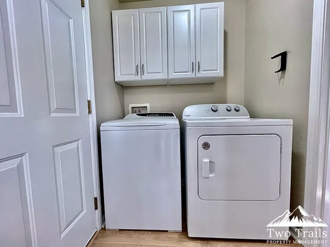 Building Photo - 3 BED/2.5 BATH TOWNHOME IN ARDEN