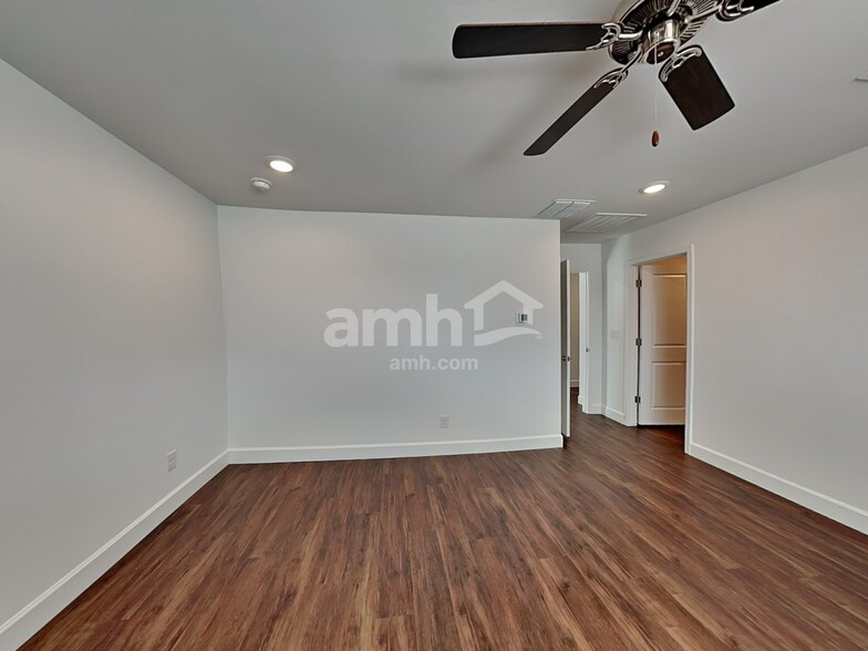 Building Photo - 6127 W Calle Bilboa