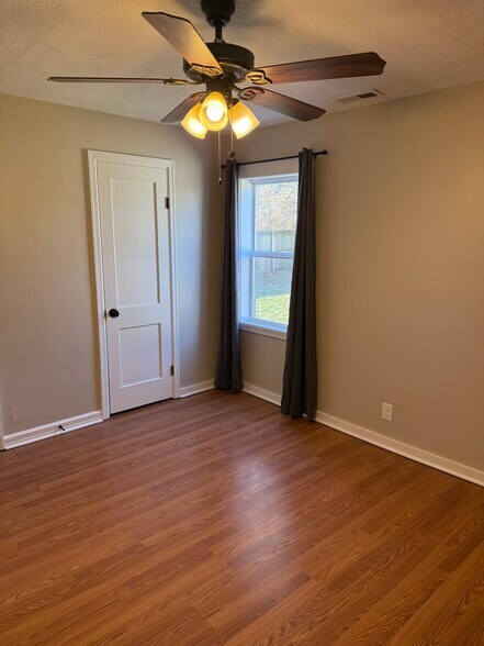 Building Photo - 509 E Mill St