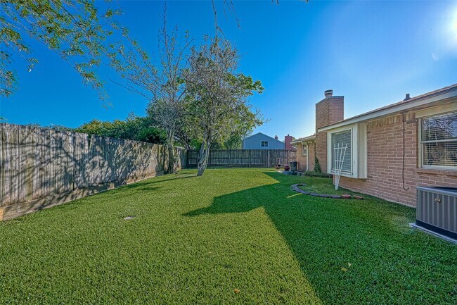 Building Photo - 442 Redway Ln