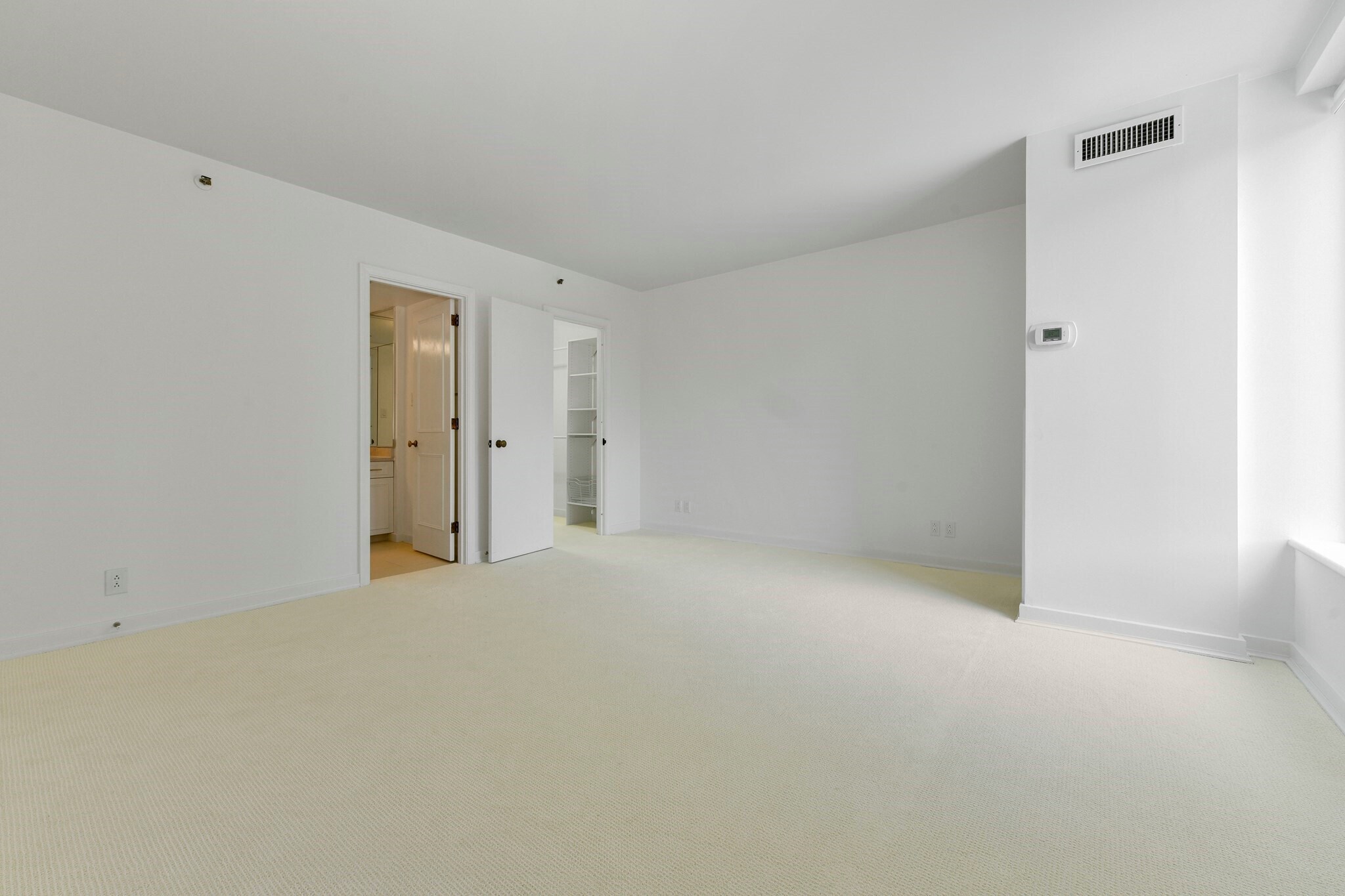 Building Photo - 220 Boylston St