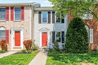 Building Photo - Two bedroom, one bathroom interior townhome in Mechanicsburg near Lisburn Rd.