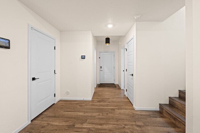 Building Photo - 2022 Built Charming 4-Bedroom Retreat with Scenic Views just 15 minutes west from downtown Spokane