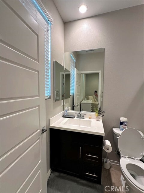 Building Photo - 5861 Rostrata Ave