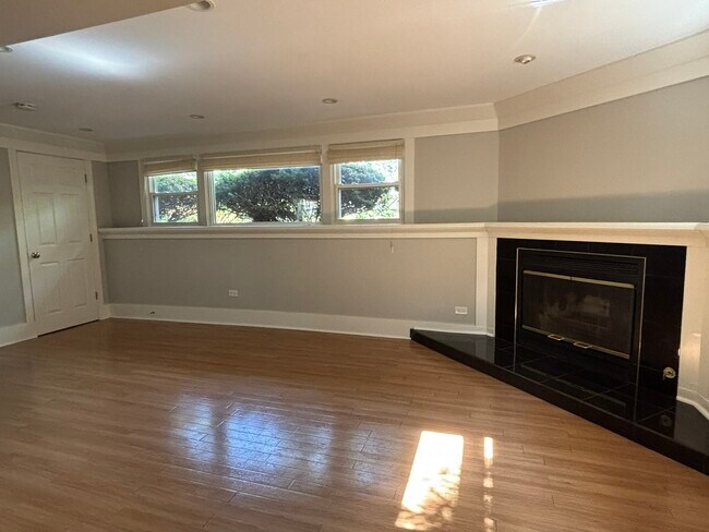Building Photo - 541 Cypress Dr