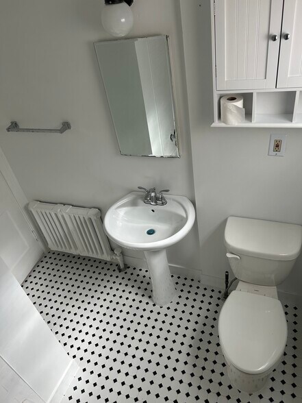 Newly updated bathroom - 841 Nottingham Rd